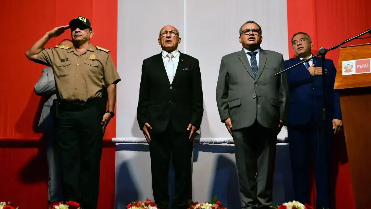 Santiváñez se despidió del Mininter en ceremonia presidida por el nuevo ministro del Interior: «Nos vemos el 2026»