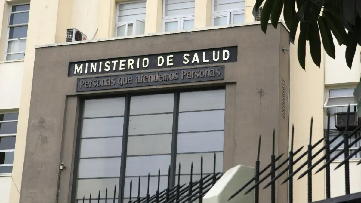 Ministerio de Salud present贸 denuncia penal contra Cl铆nica Sanna por caso de suero fisiol贸gico