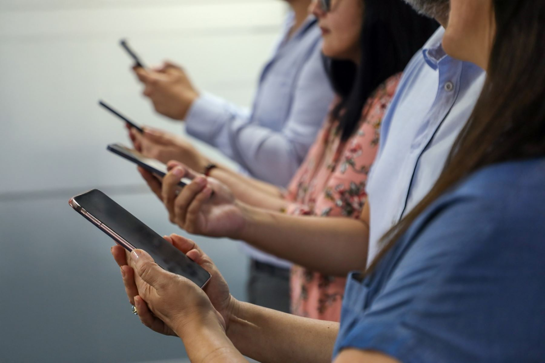 Alrededor de 600,000 líneas móviles cambiaron de empresa operadora en febrero