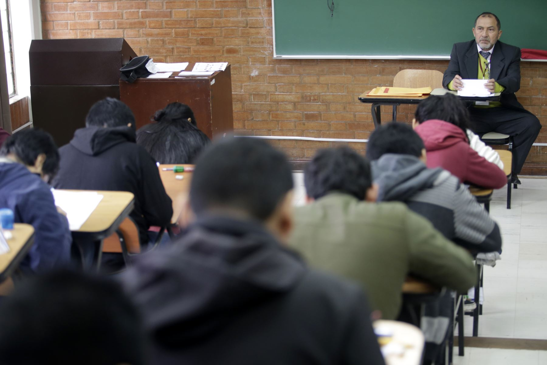 Otorgan nuevo plazo para que docentes de colegios privados subsanen obtención de título