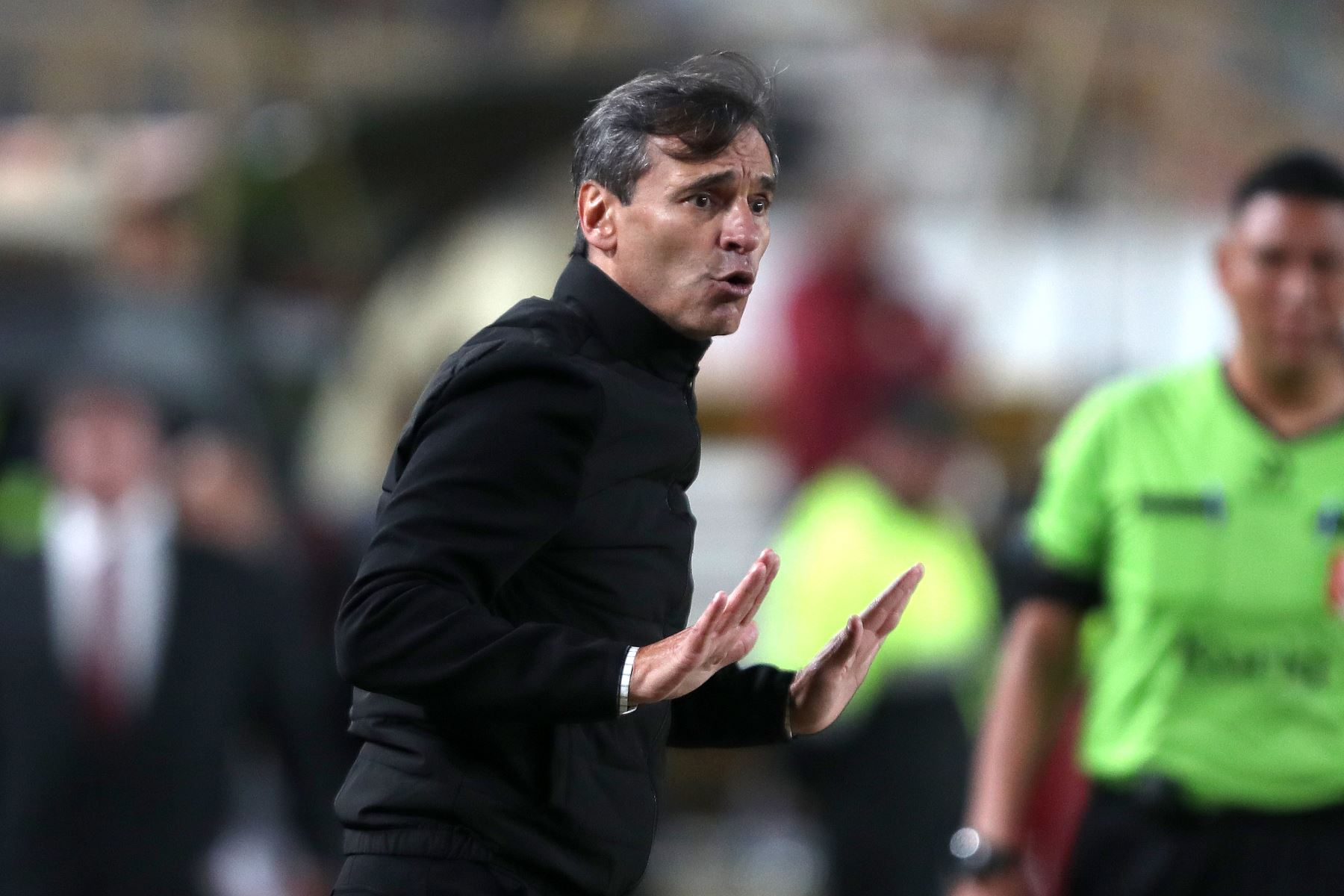 ¡No va más! Universitario oficializa la salida de Fabián Bustos