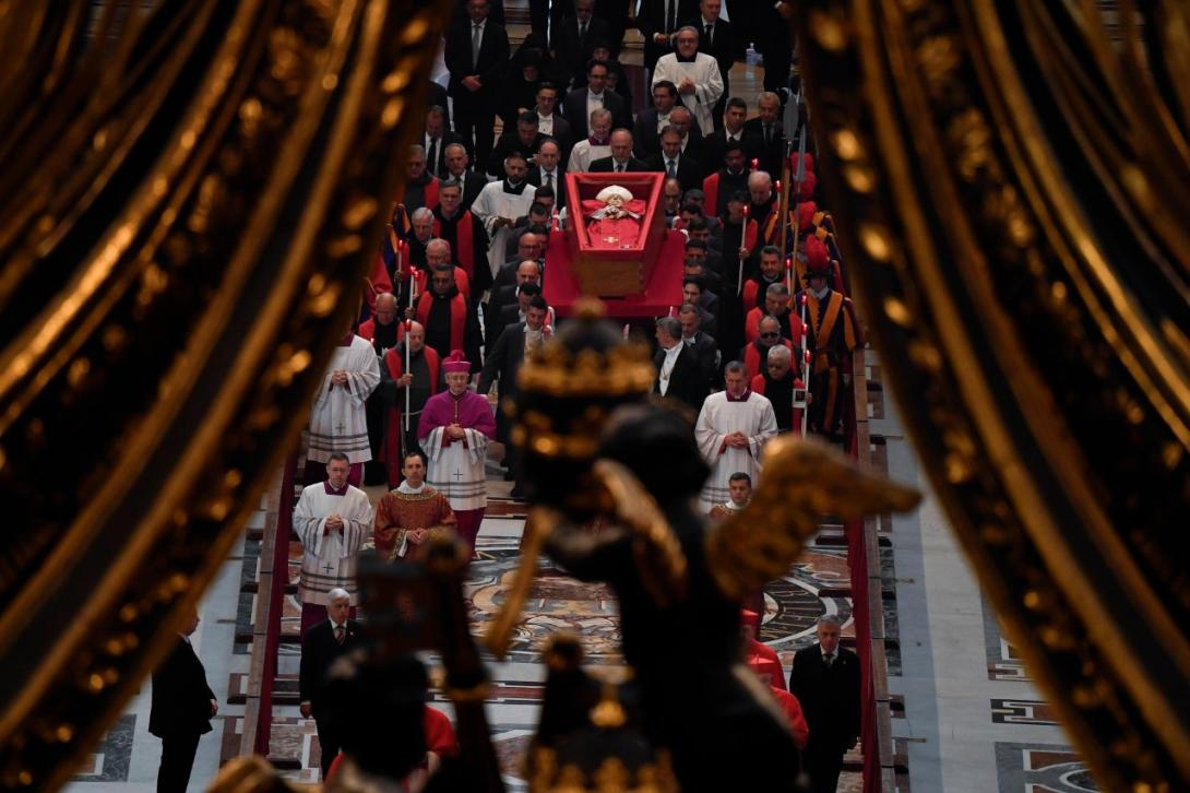 El Vaticano listo para elegir nuevo papa después del 4 de mayo