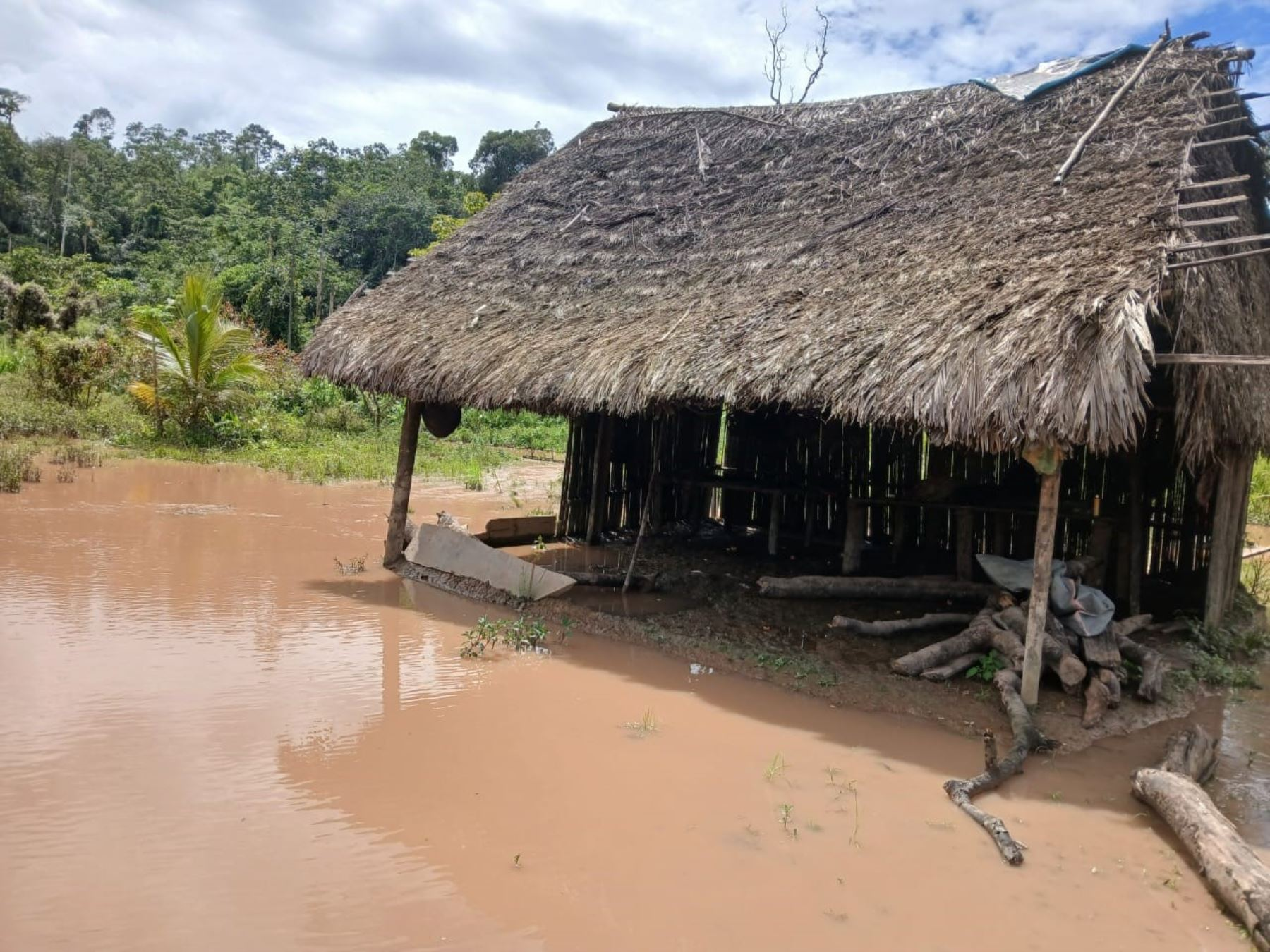 Pasco: vientos y lluvias causan daños en diez casas de comunidad nativa de Puerto Bermúdez