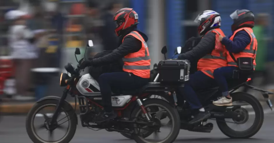 Motociclistas presentan acción popular contra Dina Boluarte por uso obligatorio de chalecos y cascos