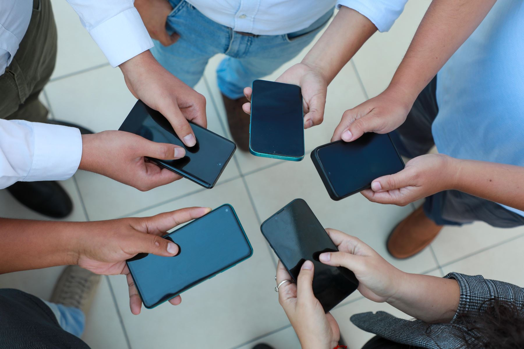 Telecomunicaciones: más de 595,000 líneas móviles cambiaron de operador en mayo 2025