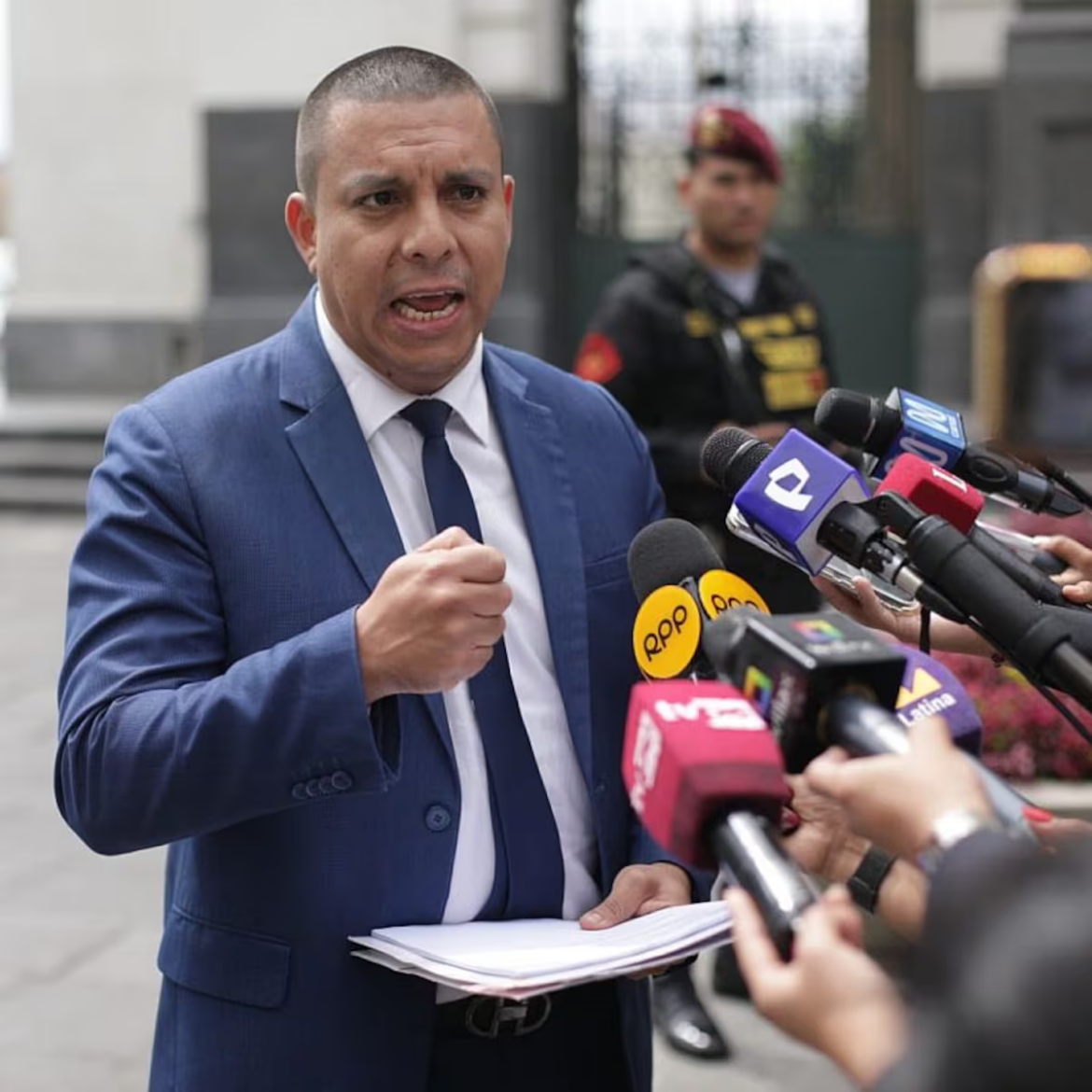 Abogado de Dina Boluarte responde a carta notarial de Mario Cabani