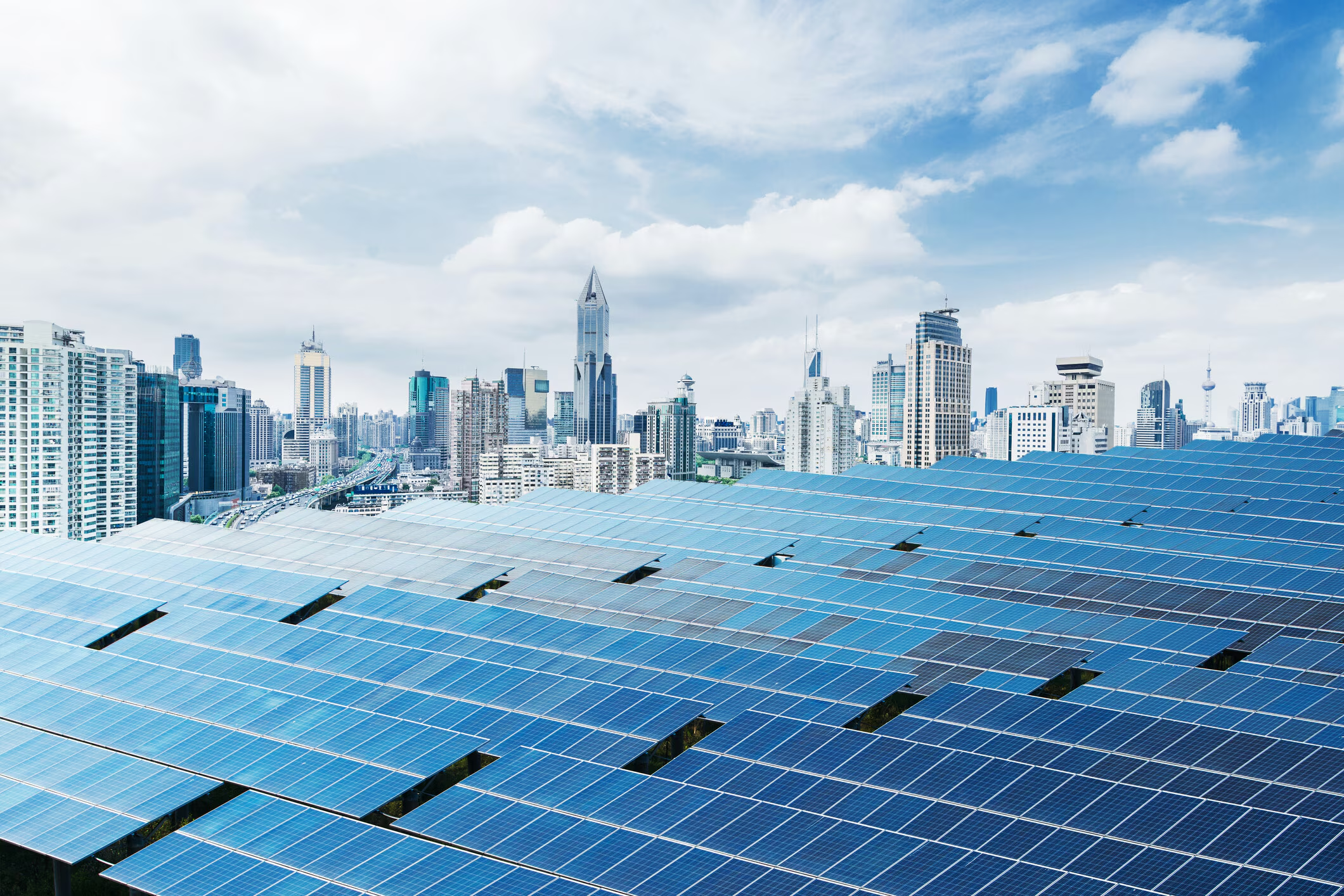 La energía limpia hizo que las emisiones de China cayeran por primera vez. ¿Seguirán bajando?