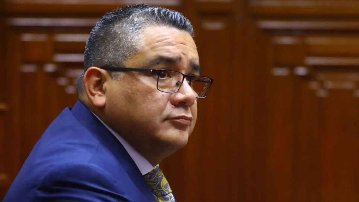 Juan José Santiváñez: Poder Judicial dicta impedimento de salida del país contra exministro del Interior por 18 meses