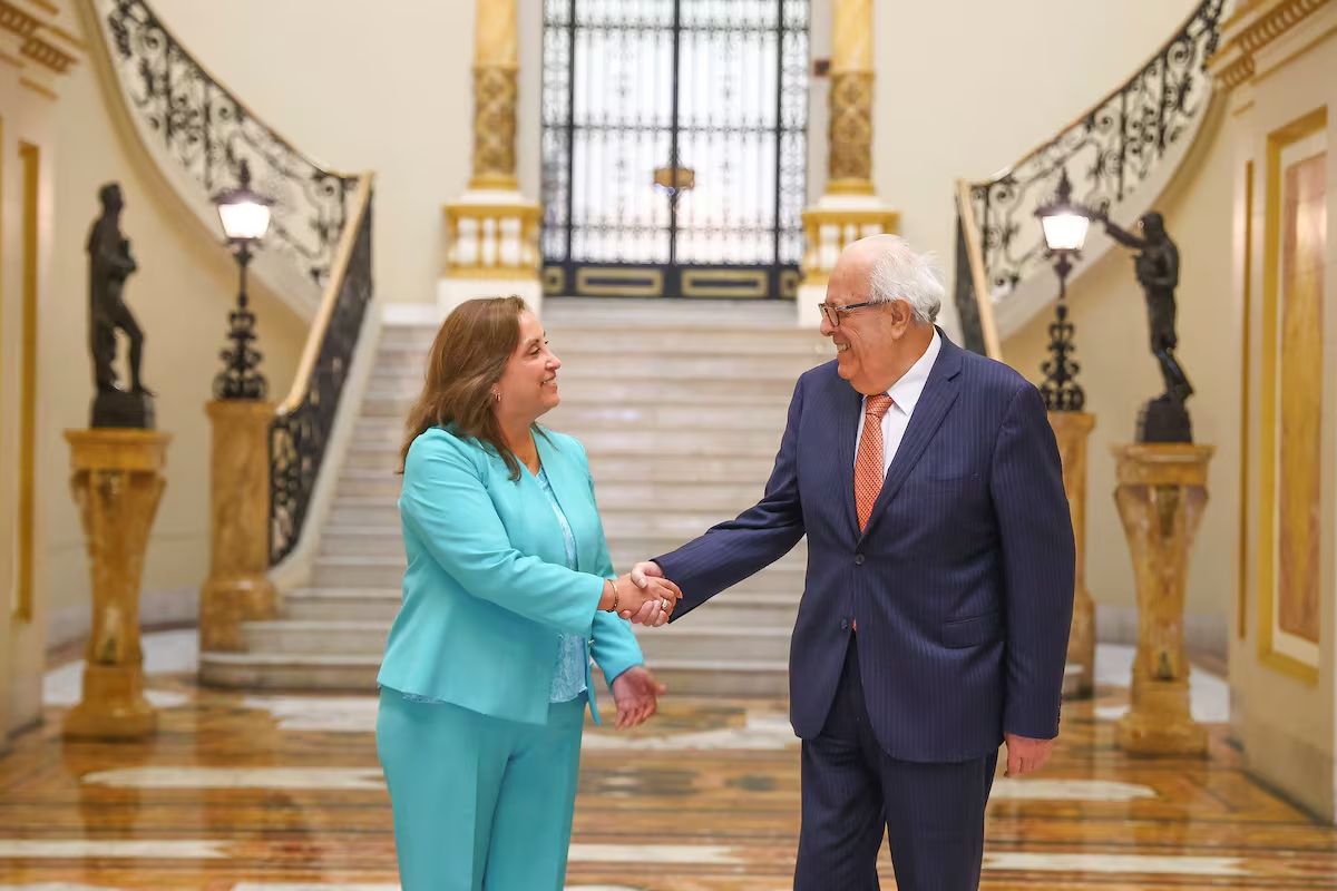 ¿Qué se discutió en la reunión entre Dina Boluarte y Julio Velarde sobre la economía peruana?