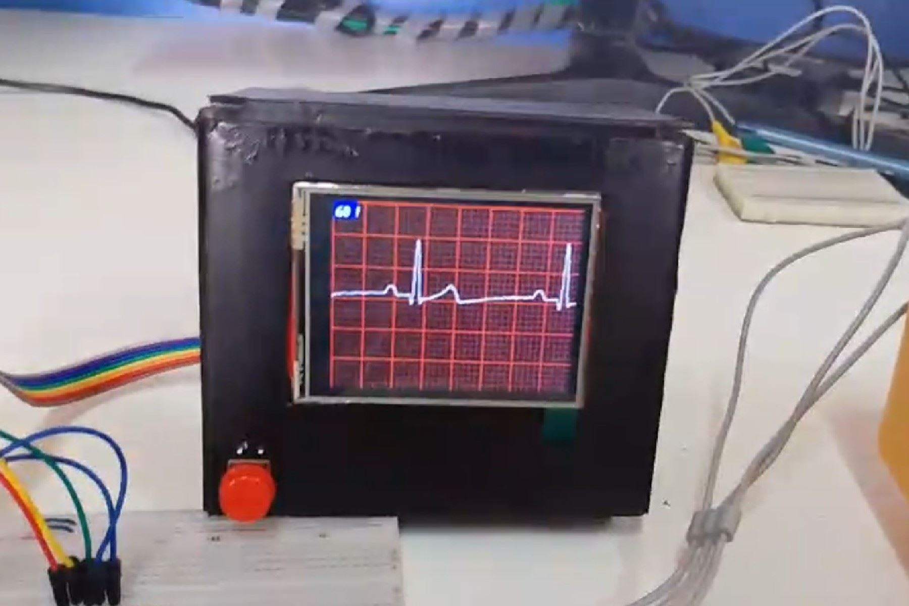 Prototipo de electrocardiograma portátil hecho en Perú será presentado en Italia
