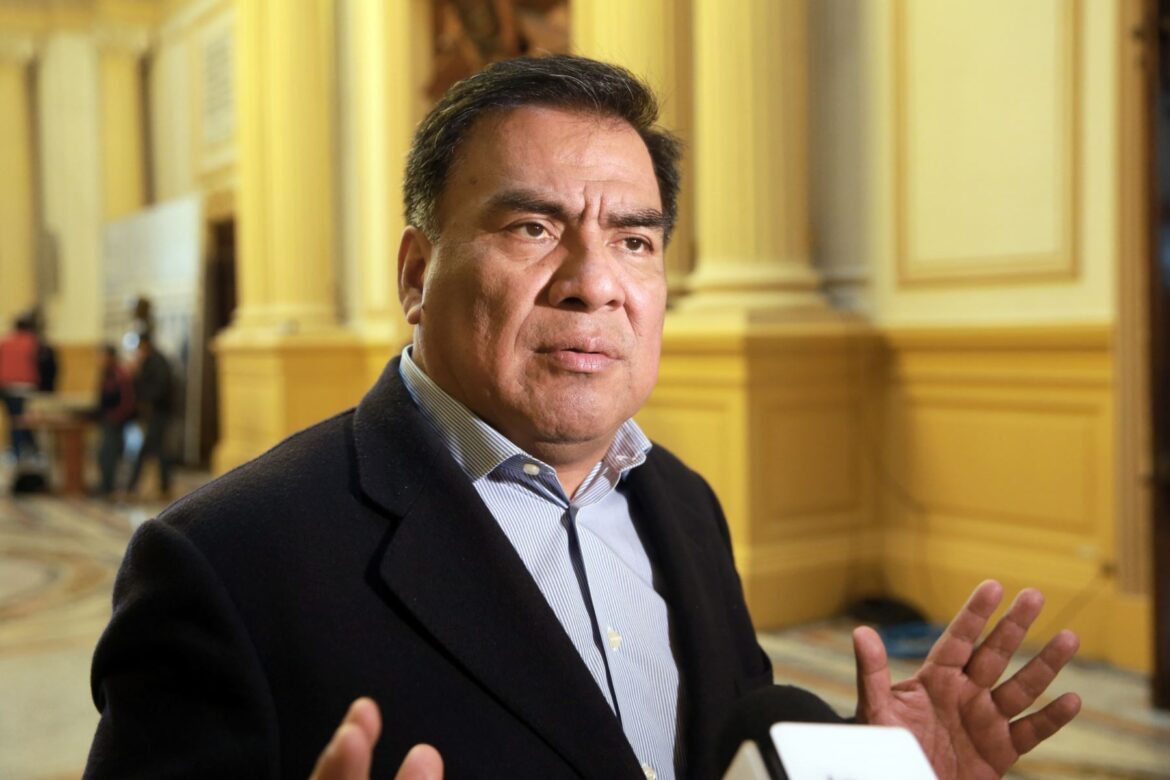 Velásquez Quesquén denuncia “intromisión burocrática” del JNE tras desafiliación masiva en el APRA