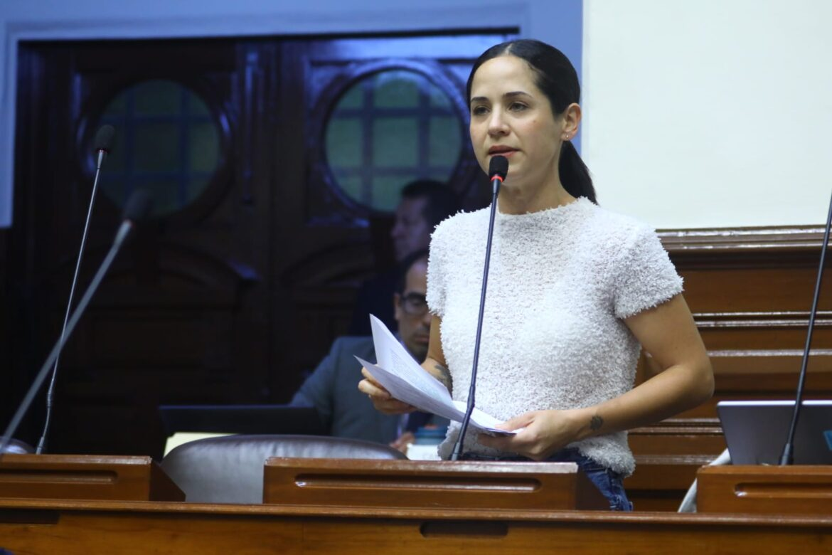 Sigrid Bazán propone “impuesto a la riqueza” para coleccionistas y propietarios de bienes de lujo