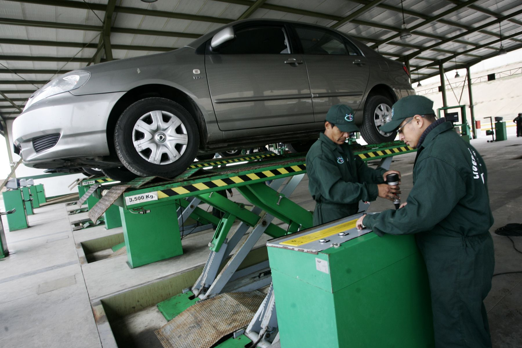 ¡Atención! vehículos con placas que terminan en 5 deben pasar revisión técnica en agosto