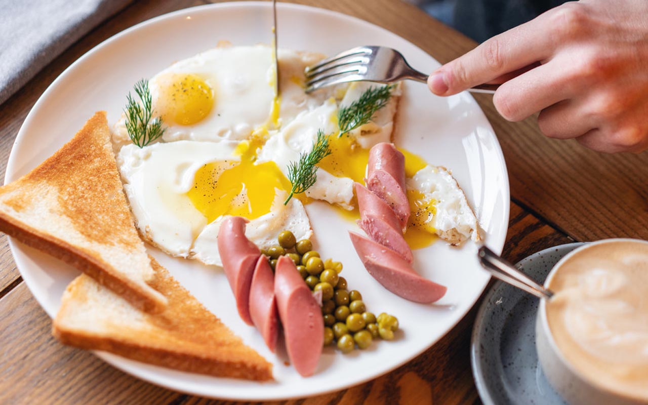 Desayunar tarde podría afectar tu salud más de lo que imaginas