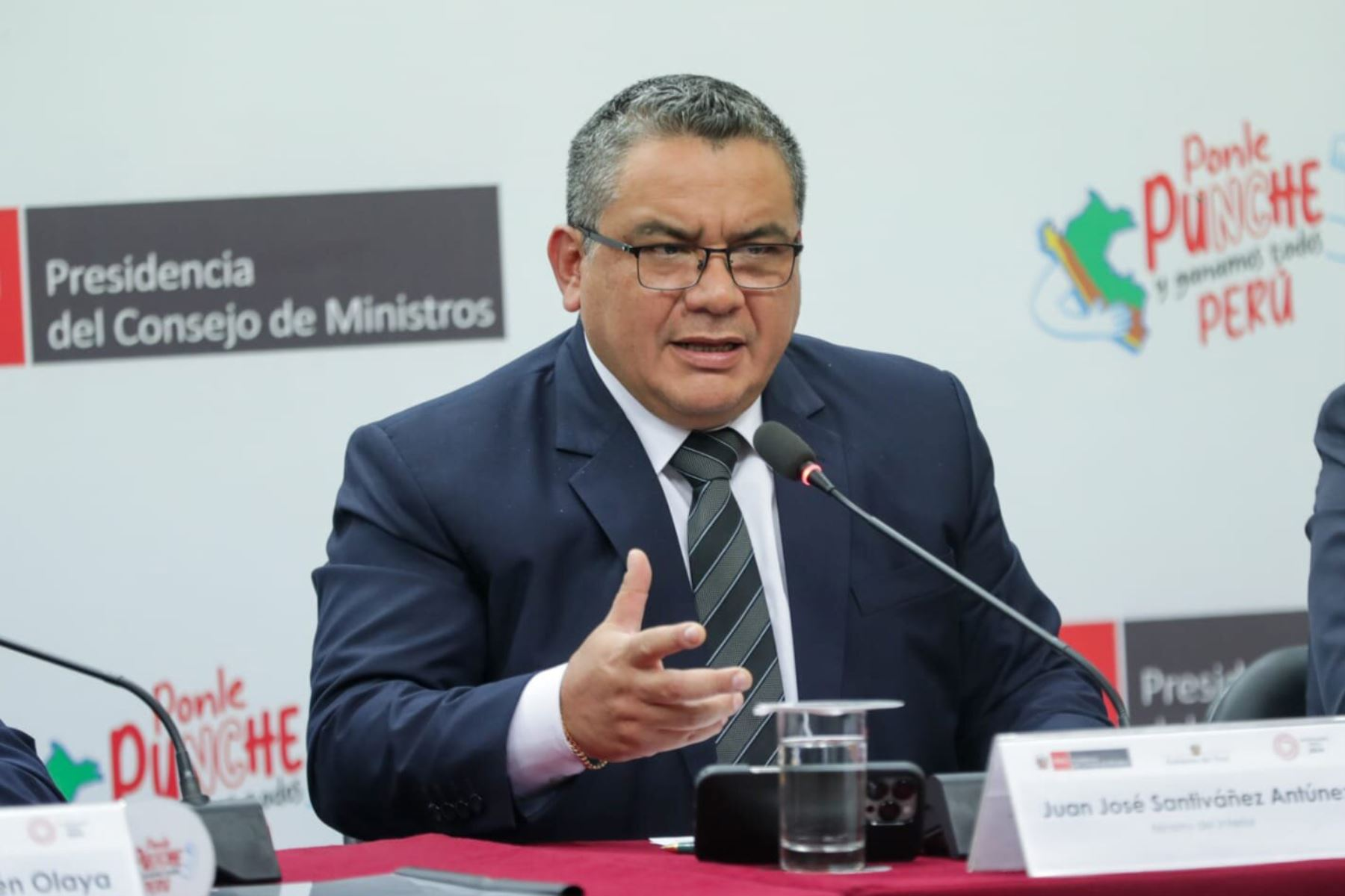Internos sorprendidos con celulares irán a penal de Challapalca, dice ministro de Justicia
