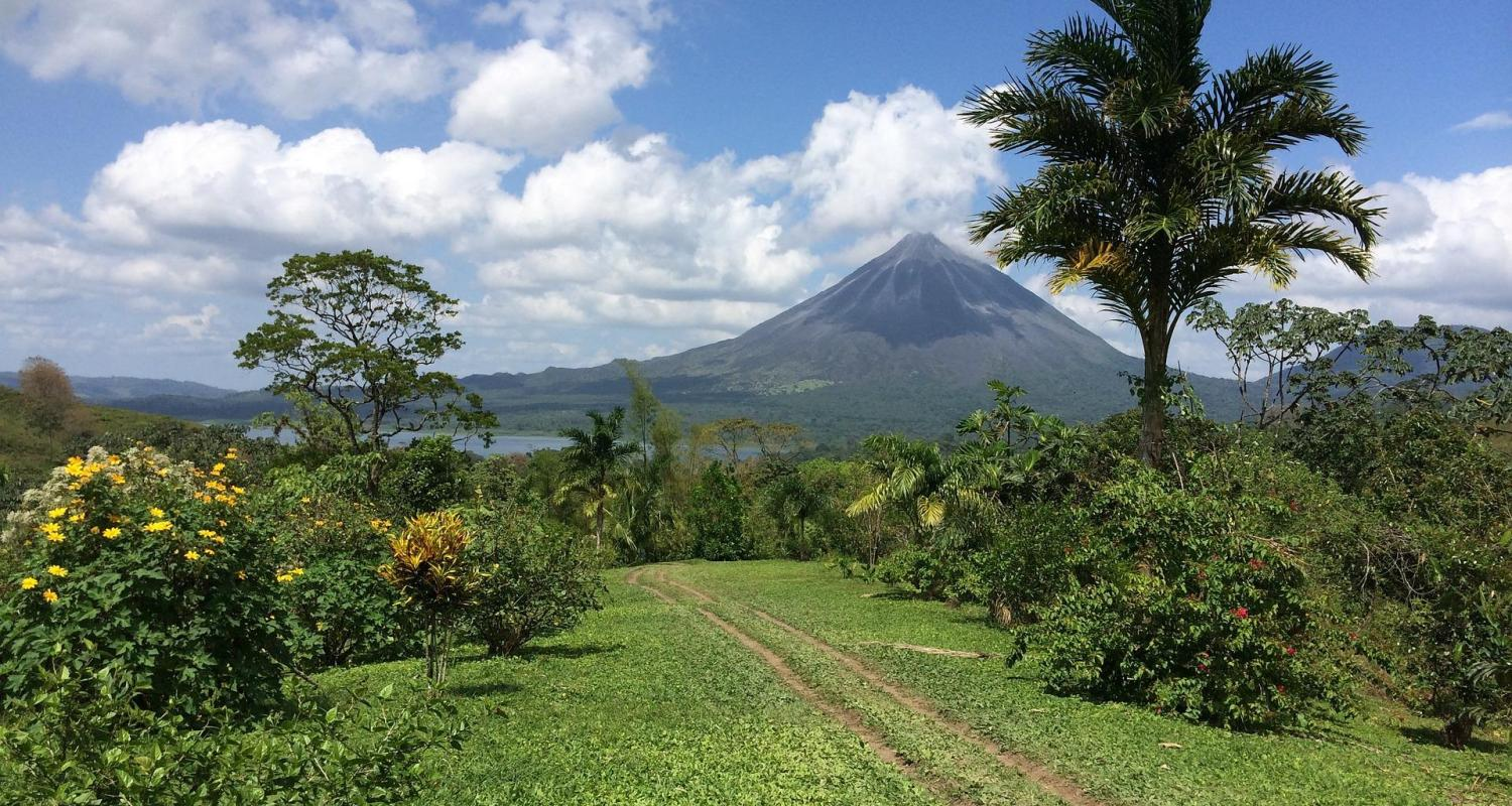 Por qué Costa Rica se convirtió en la nación con el mayor aumento de millonarios extranjeros en América Latina y qué efectos provoca en el país