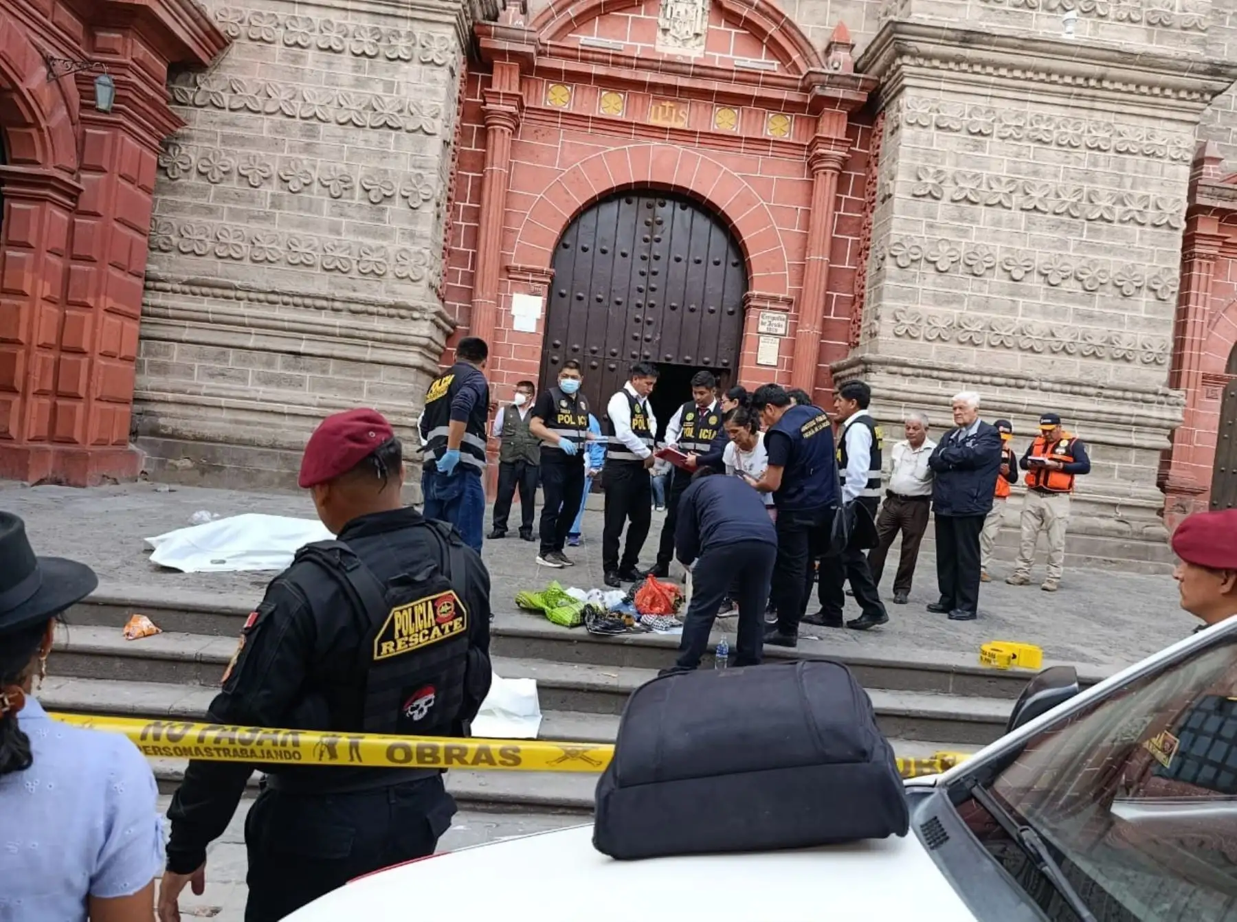 Ayacucho: madre fallece al proteger a su bebé tras caída de cornisa de iglesia