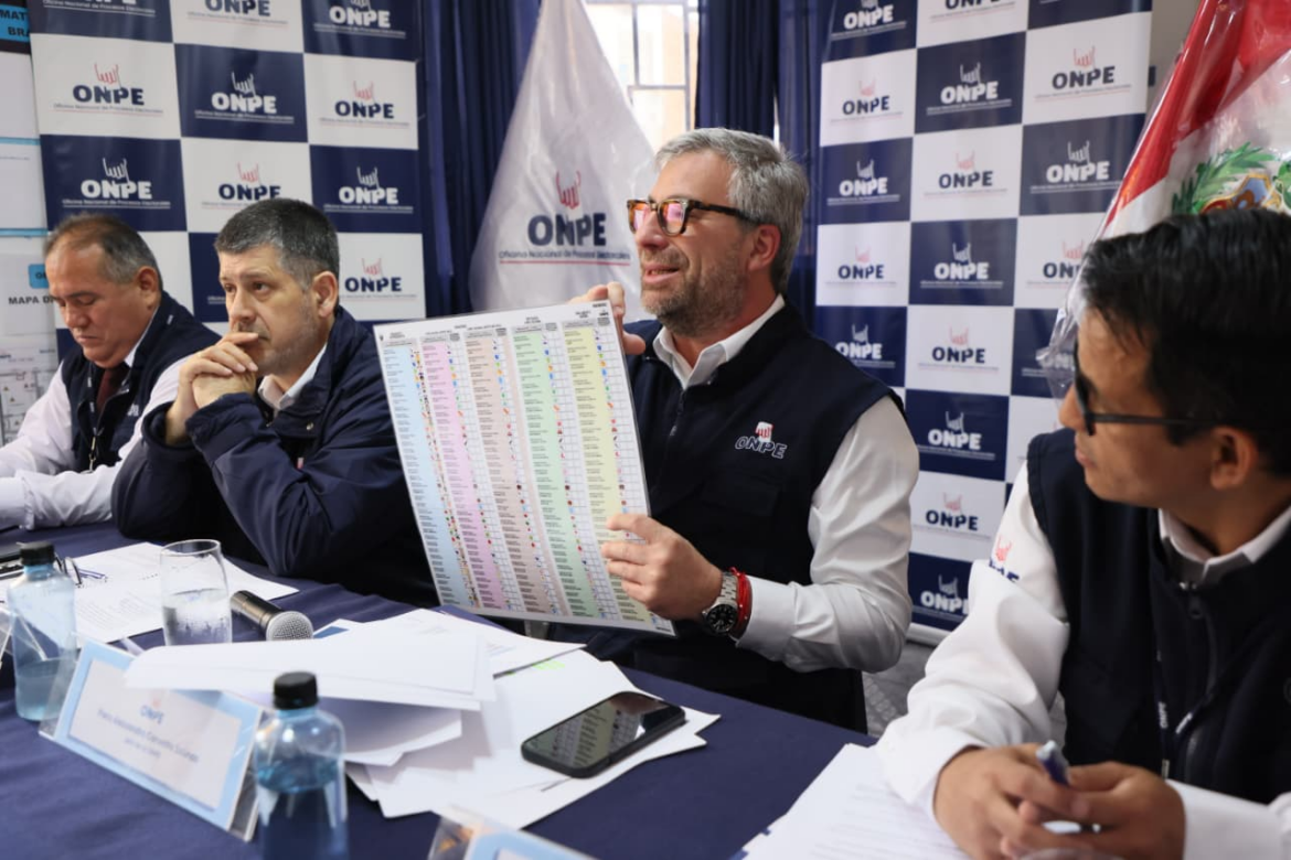 Piero Corvetto presentó la nueva cédula electoral para las elecciones generales 2026