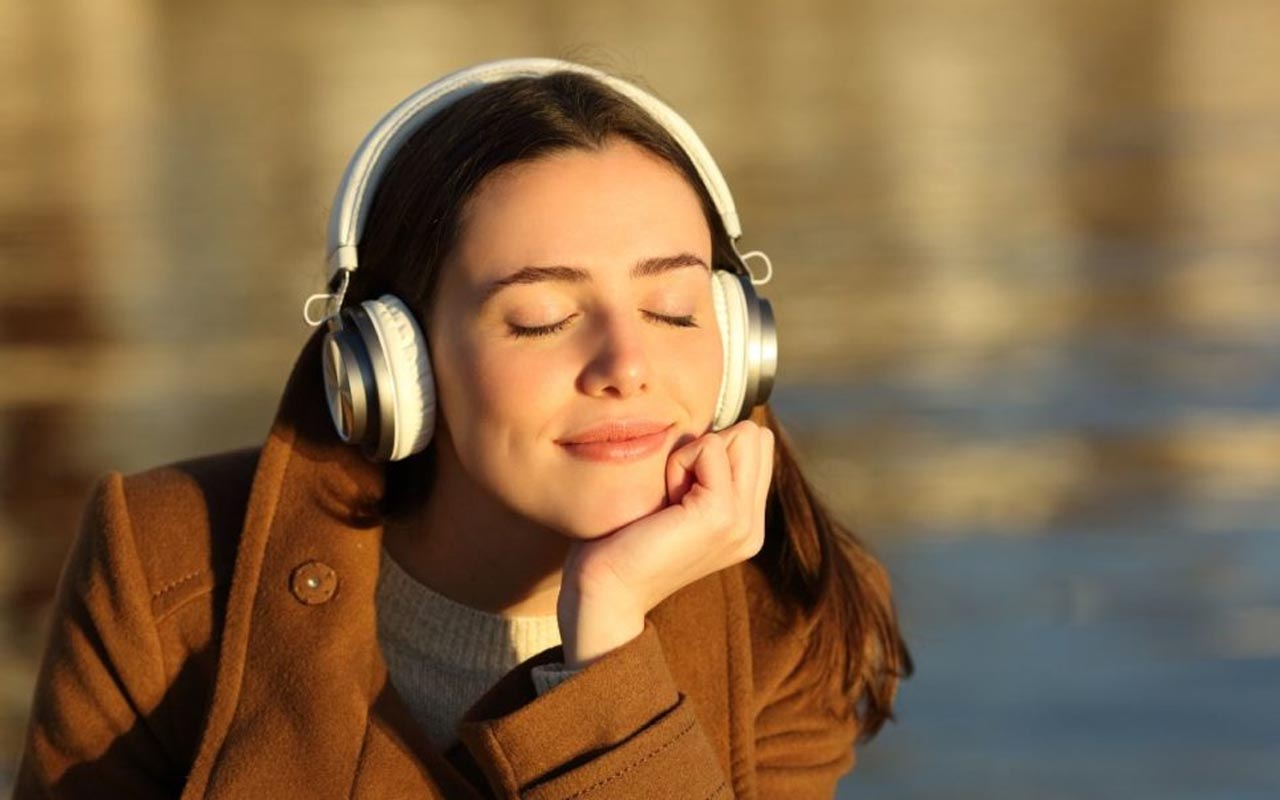 Escuchar música a diario podría proteger contra la demencia