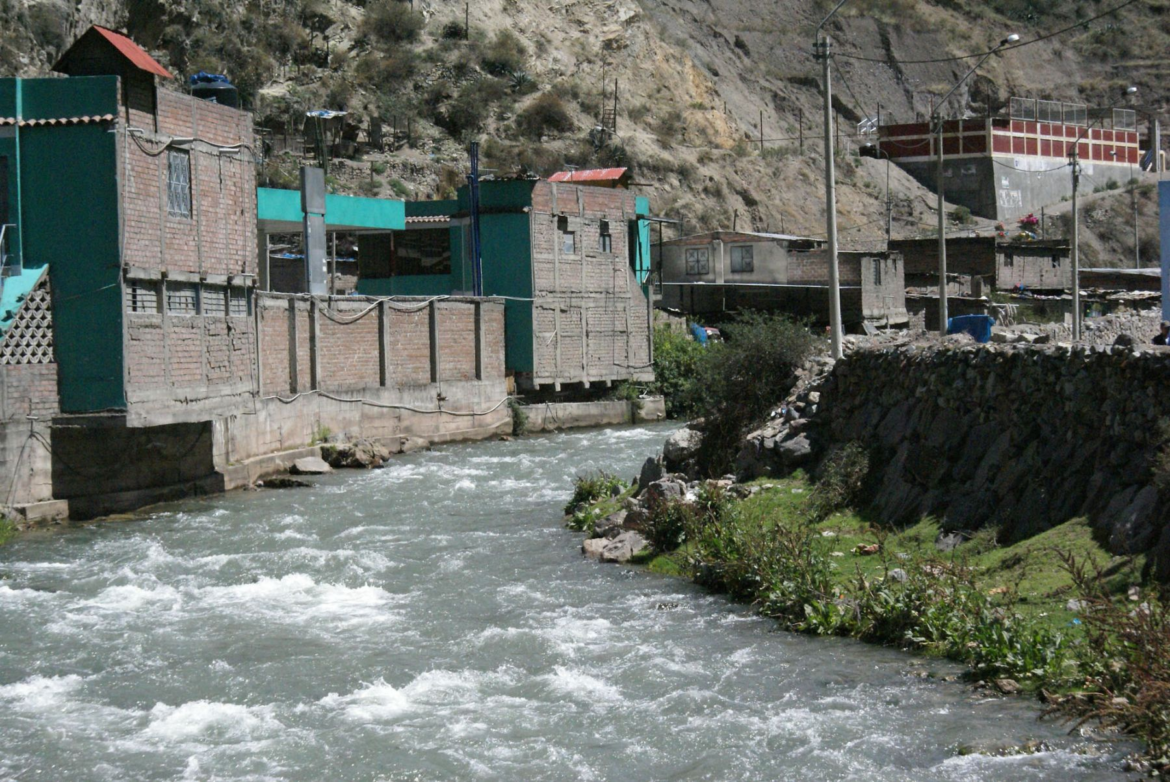 Fiscalía exhorta acciones urgentes para recuperar el cauce del río Rímac en Matucana