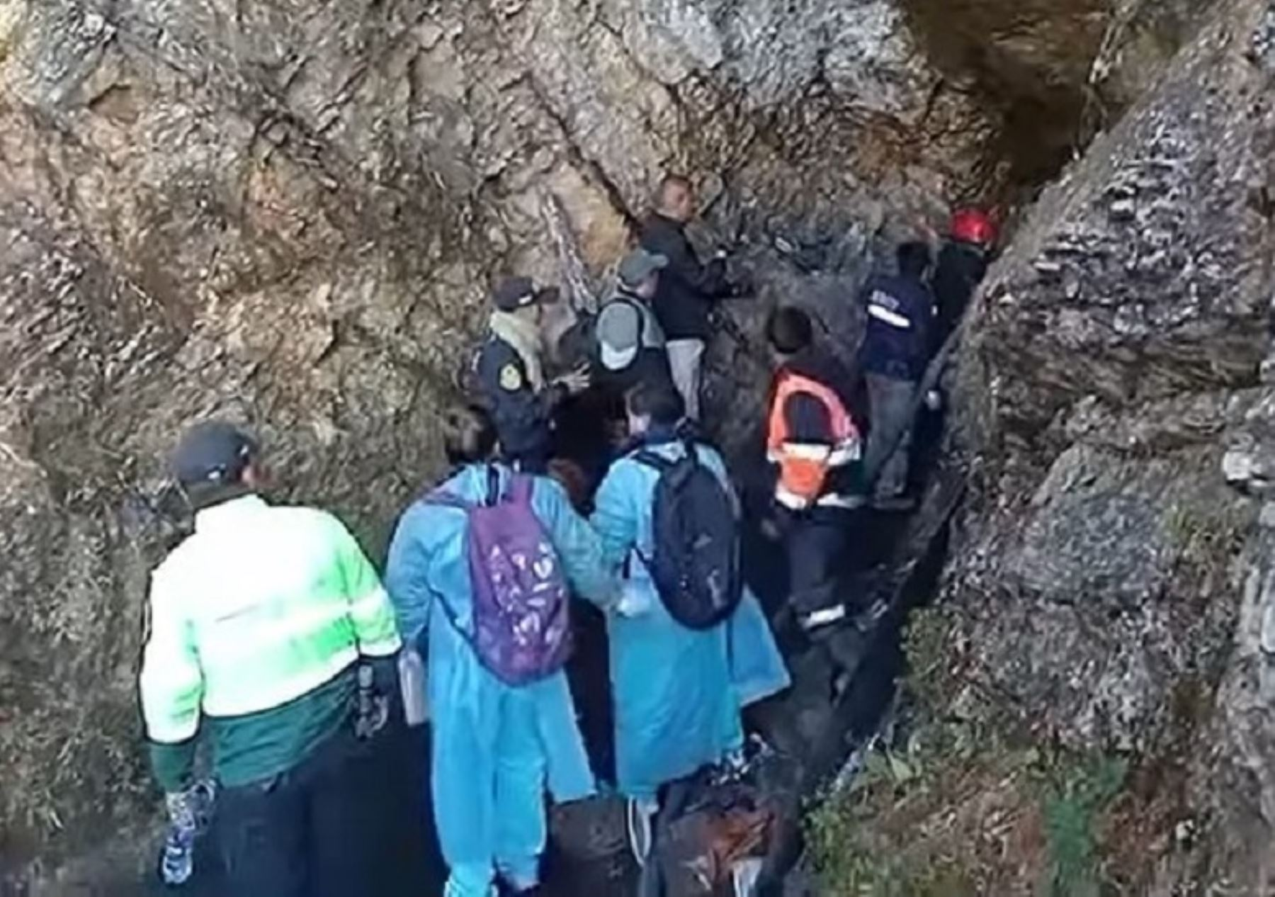 Cajamarca: rescatan con vida a uno de los mineros atrapados en un socavón en ChotaÇ