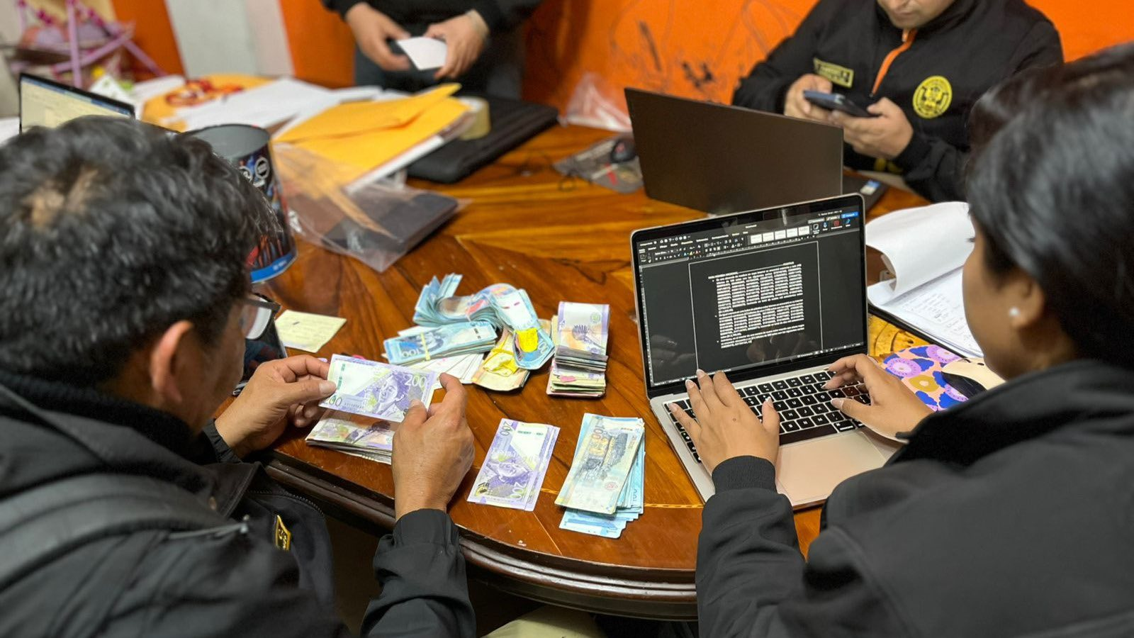 Fiscalía anticorrupción de Lima Este allana Municipalidad de Ate y logra la detención de 12 investigados por el delito de cohecho