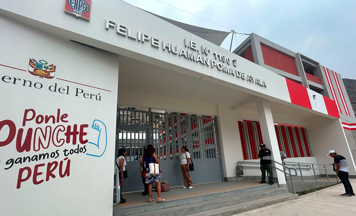 En Chosica: Padres de familia del colegio Huamán Poma rechazan nuevo horario escolar