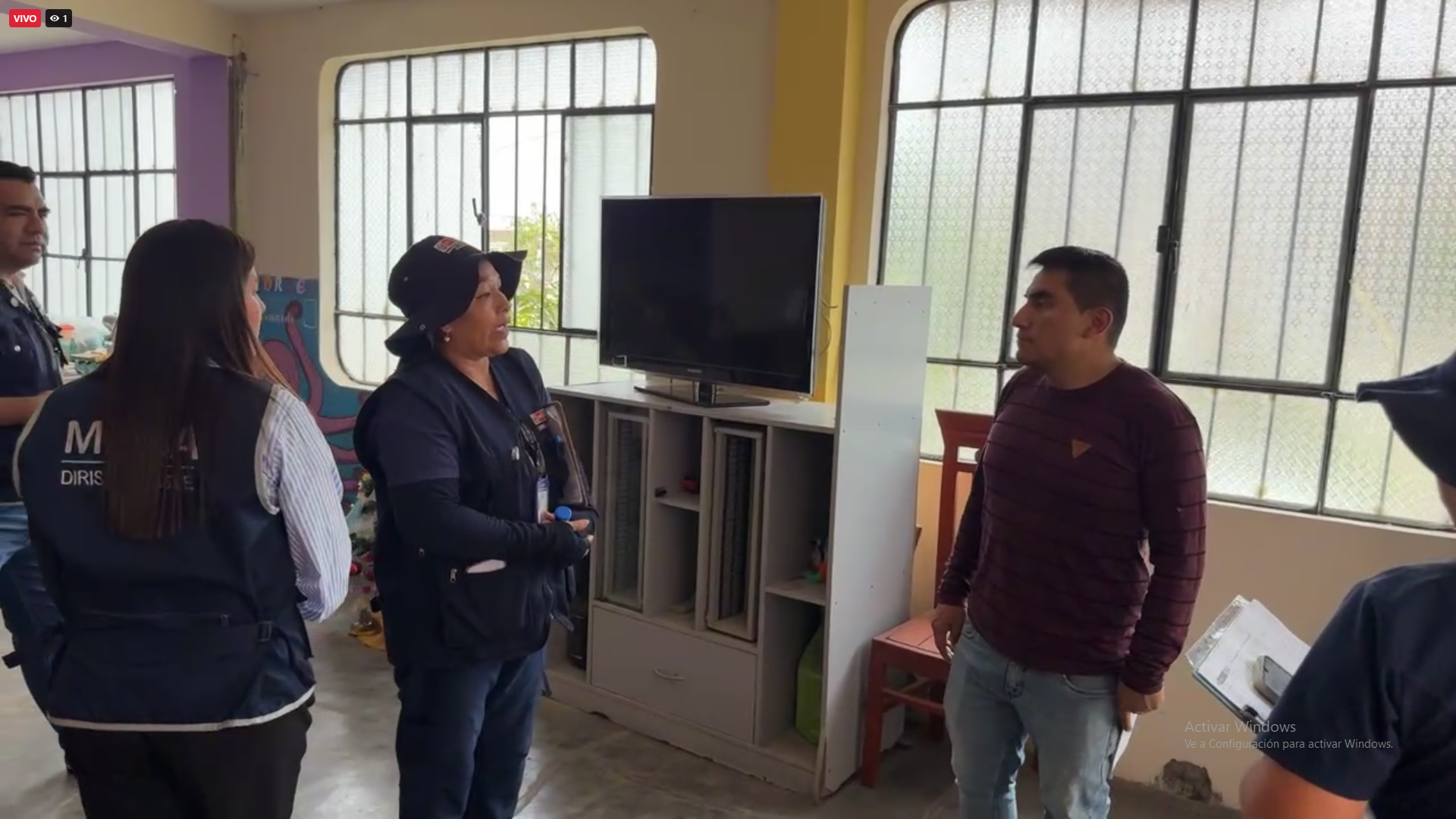 (Diris Lima Este) realiza inspecciones casa por casa en el distrito de Ate como parte de las acciones preventivas contra el dengue.
