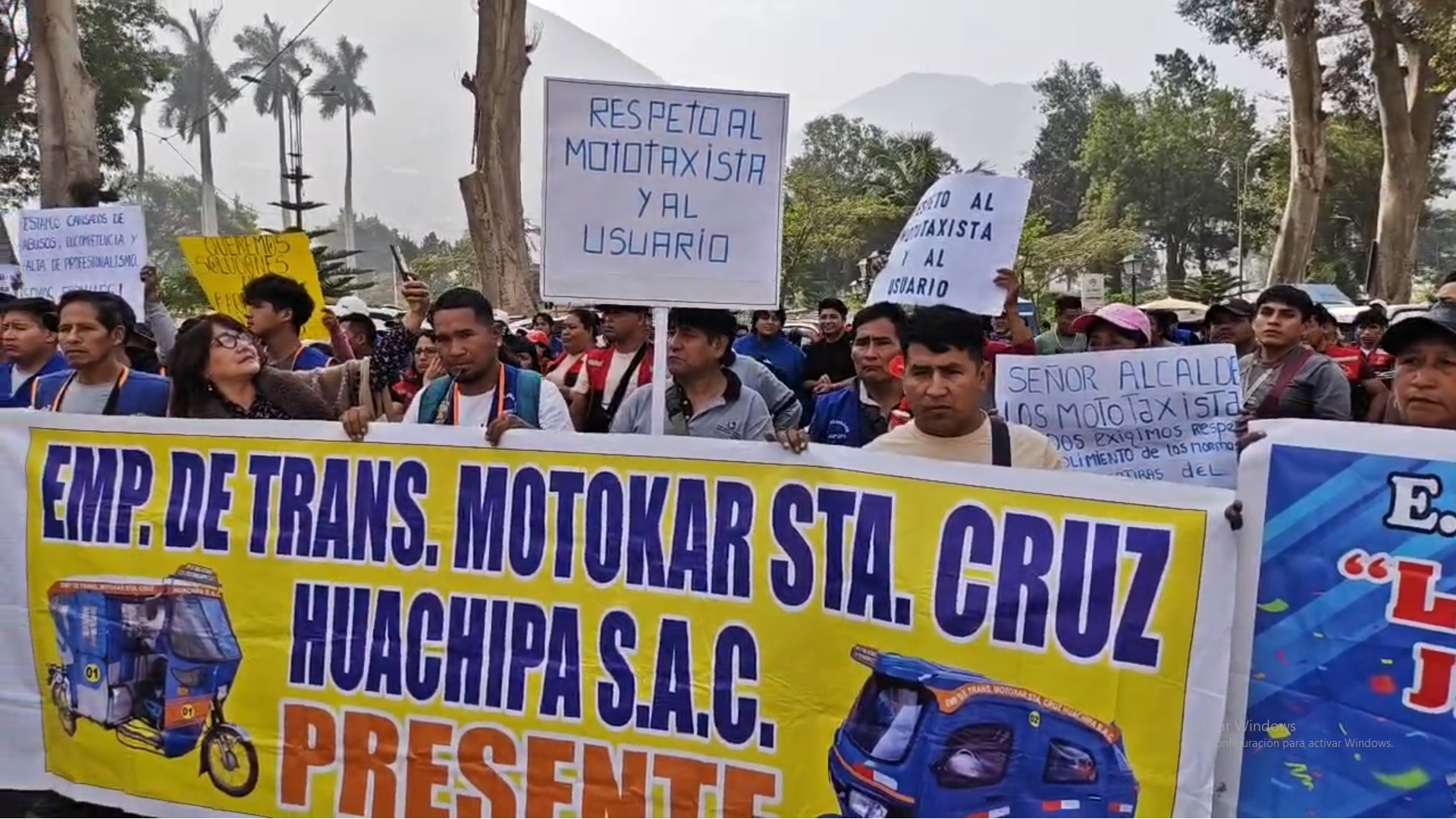 Chosica: Grupo de mototaxistas realizan marcha al municipio