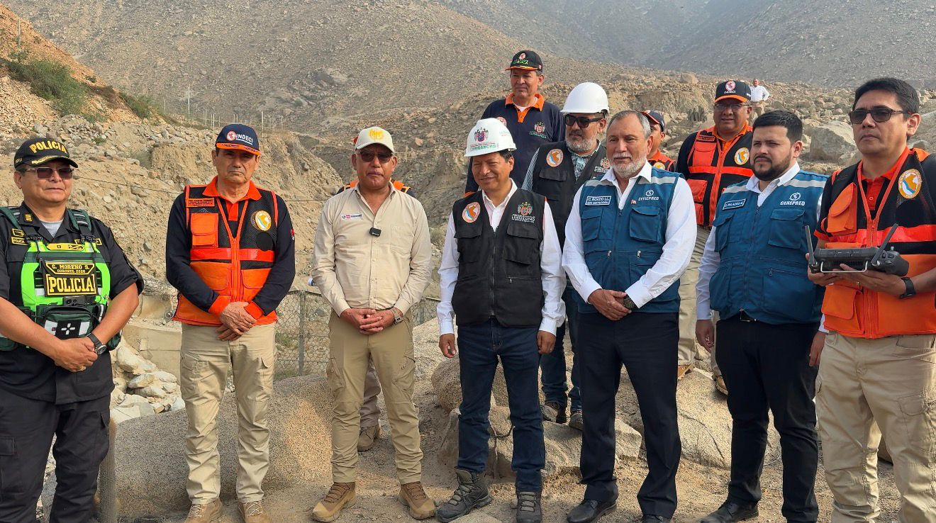 Ministro de Defensa supervisó situación de quebrada San Antonio de Pedregal de Chosica ante intensas lluvias