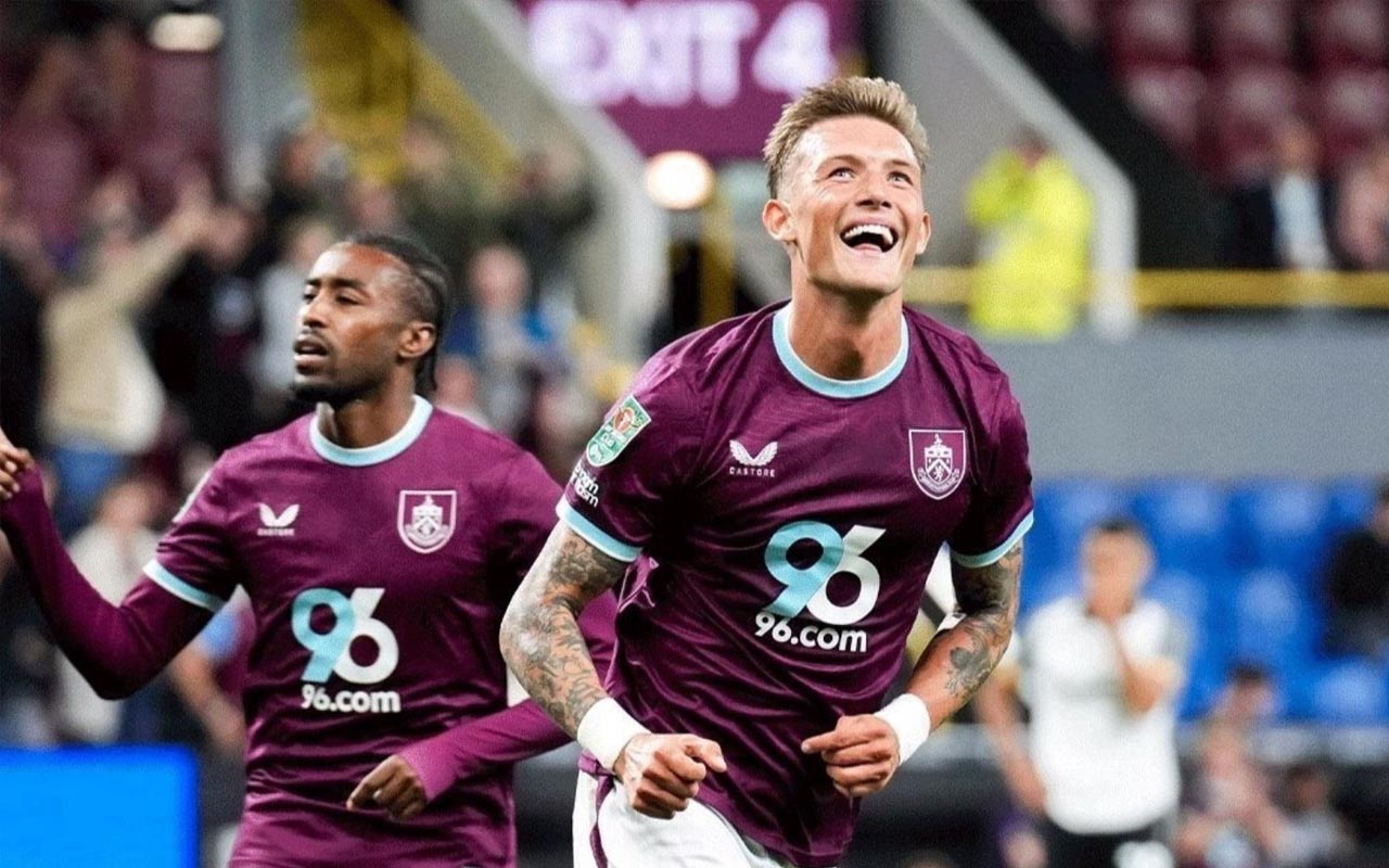 Oliver Sonne dejaría Inglaterra para unirse al Sparta Praga de Joao Grimaldo