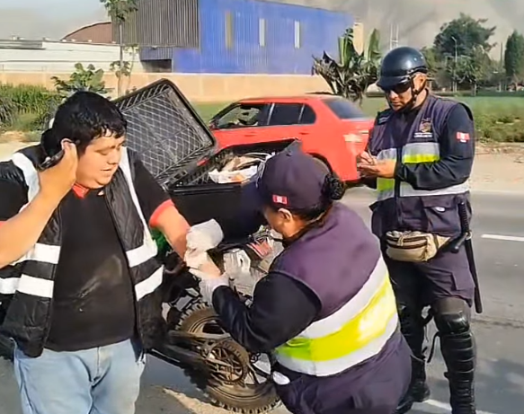 SERENAZGO DE CHOSICA AUXILIA A MOTOCICLISTA TRAS ACCIDENTE EN LA RAMIRO PRIALÉ