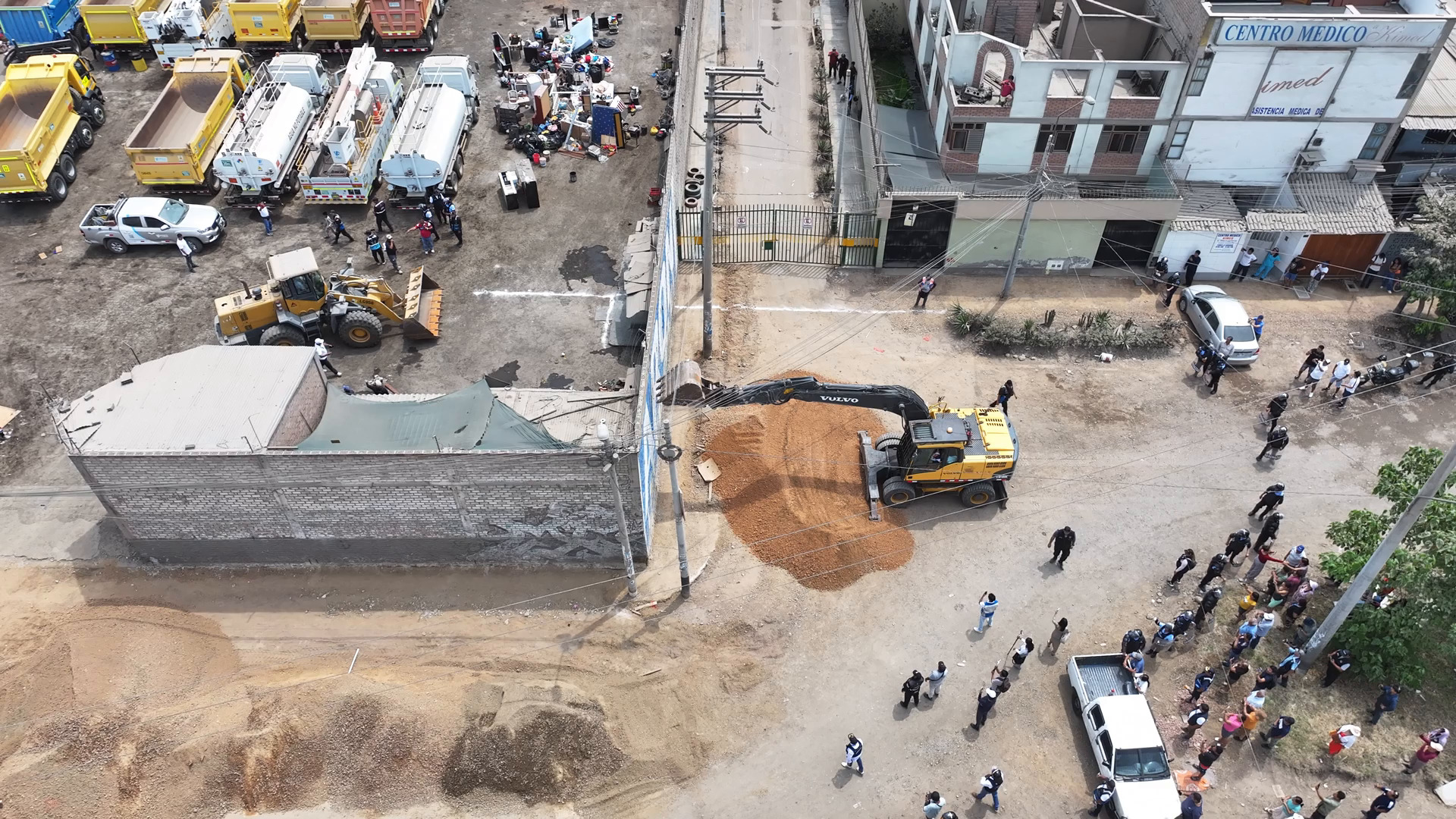 EN ATE LIBERAN LA AV. LA MAR INVADIDA POR MÁS DE 40 AÑOS