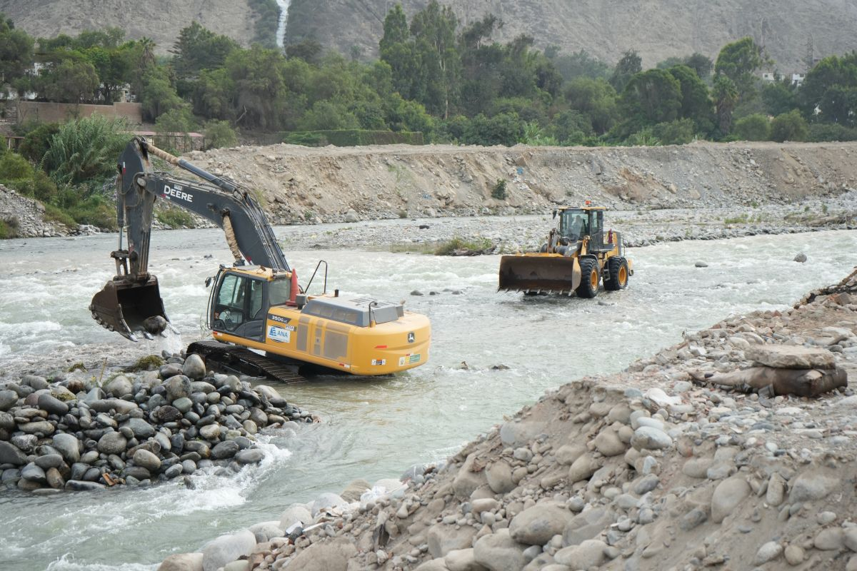 Maquinaria de la ANA interviene nuevos puntos estratégicos de río Rímac