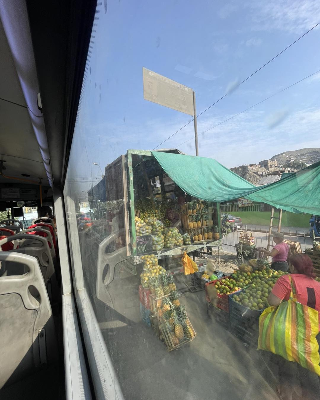 REPORTE VIAL: EL «CUELLO DE BOTELLA» DEL MERCADO LA ARENERA EXIGE INTERVENCIÓN INMEDIATA